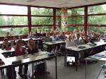 Im neuen Klassenraum