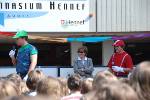 Luigi und Mario inhaftieren Frau Beemers.