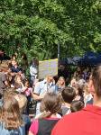 Wer versteckt sich hinter diesem Schild?