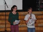 Souveräne Moderatoren selbst in der Fremdsprache: Lisa und Tristan.