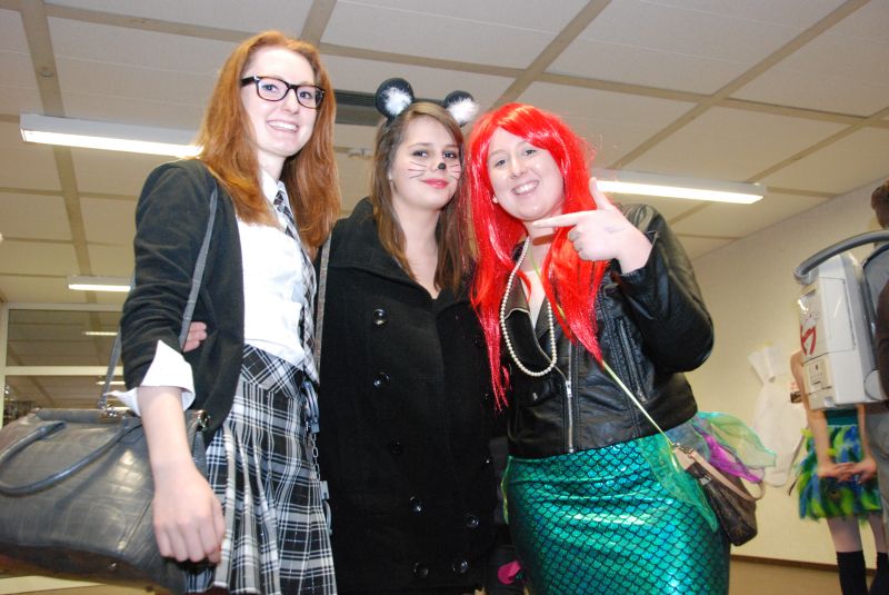 Gruppenbild mit Damen II.