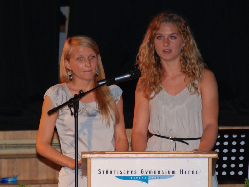 Marieke und Anastasia stellten das Experiment G8 vor und unterzogen es einer kritischen Prüfung.