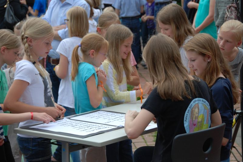 Helfen mit Kopf, Herz und Band: