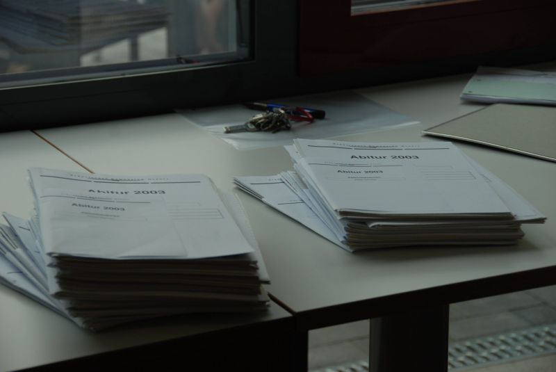 Währenddessen konnte der Jahrgang 2003 seine Abiturklausuren abholen.