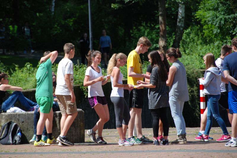 Der Sponsorenlauf liefert einen Beitrag zur Neueinrichtung des O-Cafés.