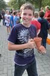 Geweihtes Wasser wird herbeigetragen ....