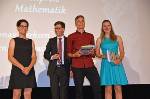 Jonas Derksen und Lena Fahrbach fordern das Klischee vom Mathe-Genie heraus.