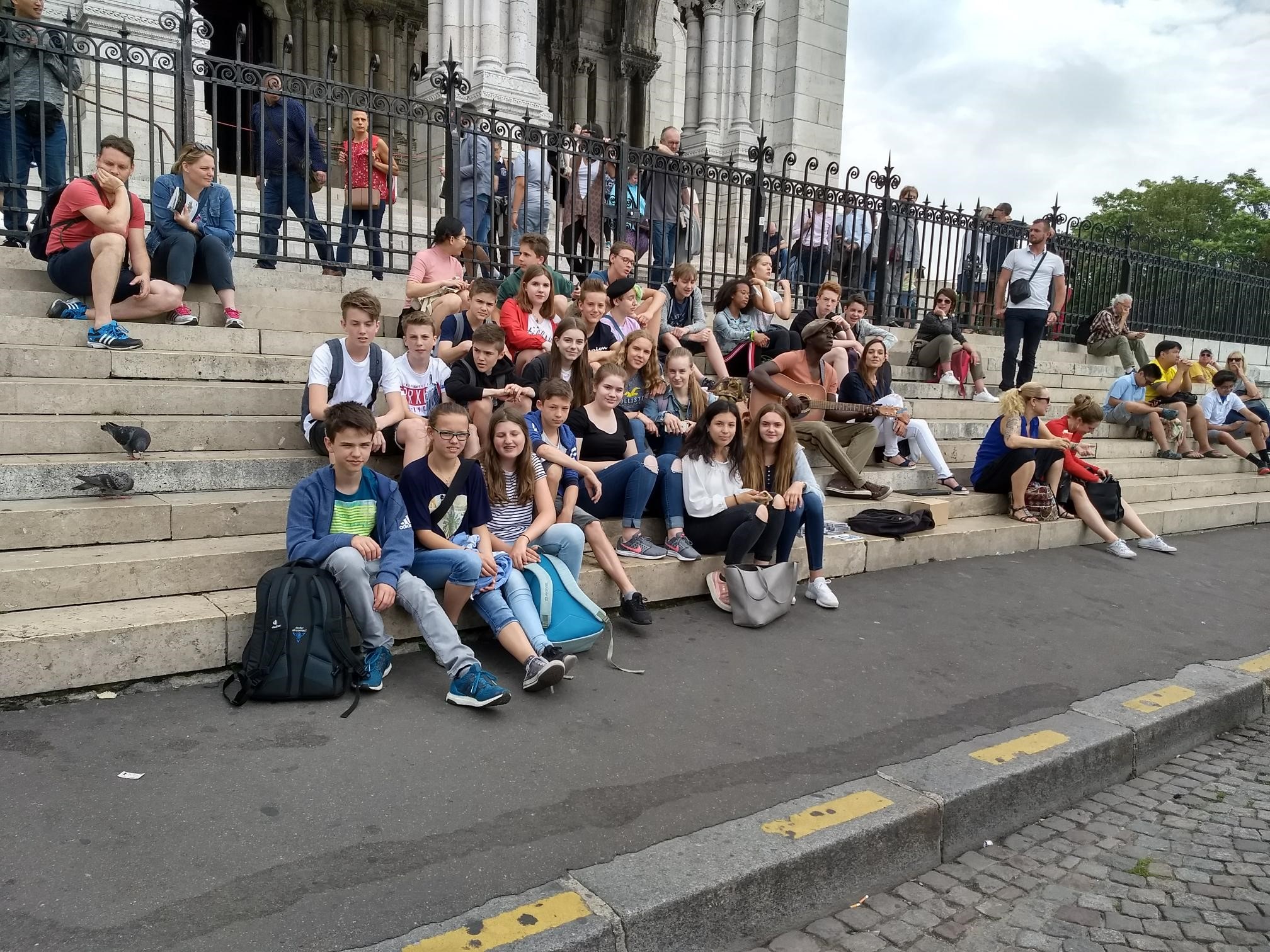 Endlich sitzen (Teil 1)! Vor Sacré-Coeur.