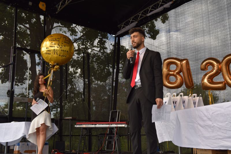 Besonders gratulieren wir Batoul Am Ali und Wael Al Hajali, die sich hier eindrucksvoll für die Unterstützung seit ihrer Ankunft 2015 bedanken.
