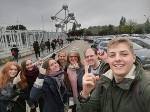 Unser erstes Gruppenfoto: vor dem Atomium